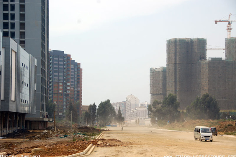 Illustration for article titled China's brand-new abandoned cities could be dystopian movie sets